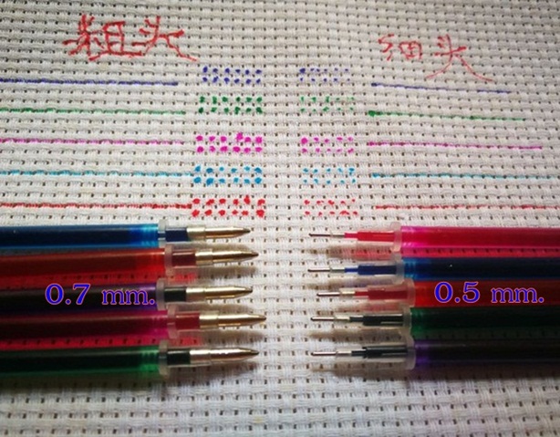 (แพ็ค 12 ด้าม) ปากกาแต้มผ้าละลายน้ำ 0.7 mm. กับ 0.5 mm. (กรุณาแจ้งขนาดด้วยนะคะ)