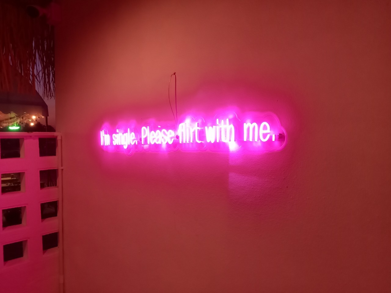 ไฟนีออน เฟค