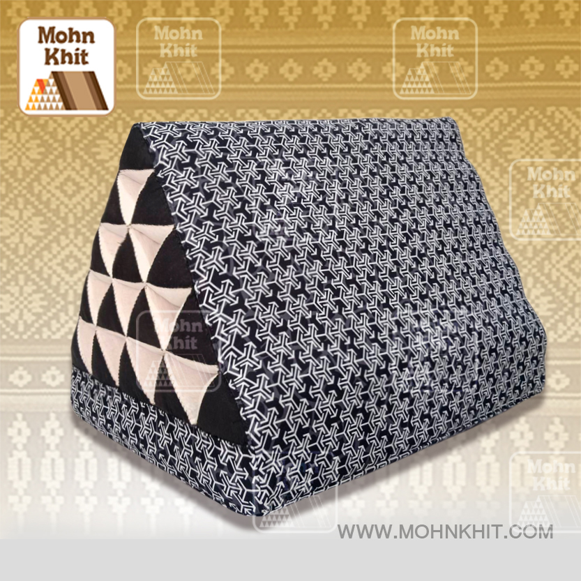 หมอนสามเหลี่ยม15ช่องเสริมฐานลายกราฟฟิค ขนาด60cmx32cmx43 cm //Thai Tri-angle Cotton kapok 100%Traditional Floor Cushions .