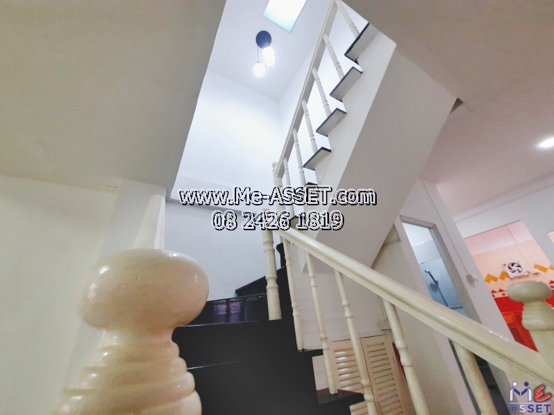 ขายทาวน์เฮ้าส์รีโนเวทใหม่ ใกล้ตลาดมนวดี รถไฟฟ้าสายสีม่วงสถานีคลองบางไผ่ ย่าน บ้านกล้วยไทรน้อย พิมลราช บางบัวทอง แถมเฟอร์นิเจอร์ตกแต่งมูลค่า 50,000 บาท : มบ.นริศา : 2 ชั้น 16 ตร.วา