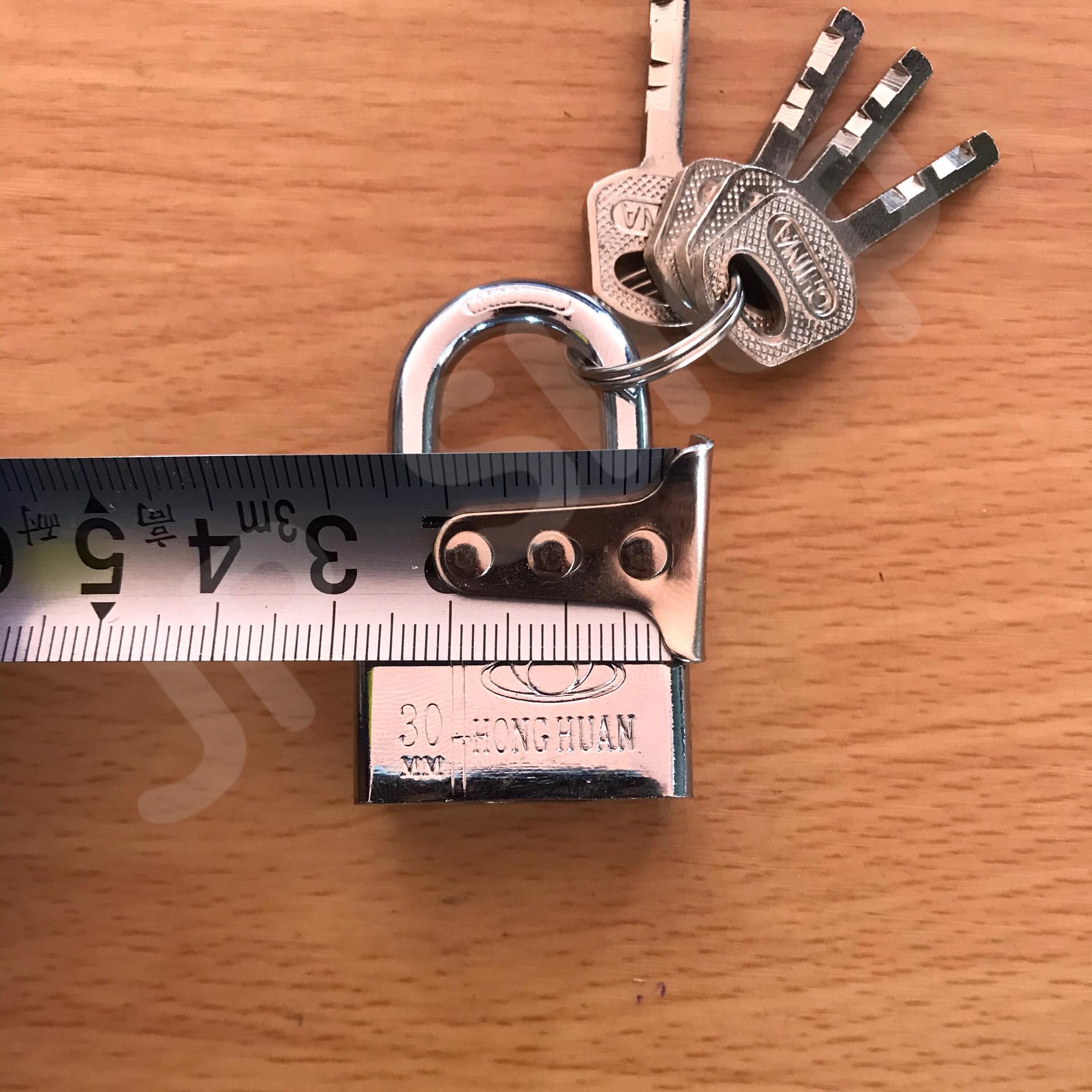 กุญแจล็อคบ้าน ล็อคครัว ล็อคอเนประสงค์ 30 มม. ล็อคแน่นหนา คงทน ราคาถูก สนใจสั่งซื้อได้เลย ห่วงสั้น #910