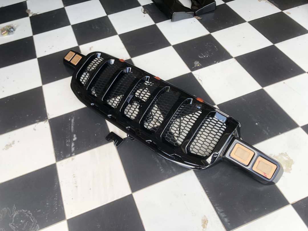 กระจังหน้าฟอร์ด Everest Next Gen รุ่น Victor