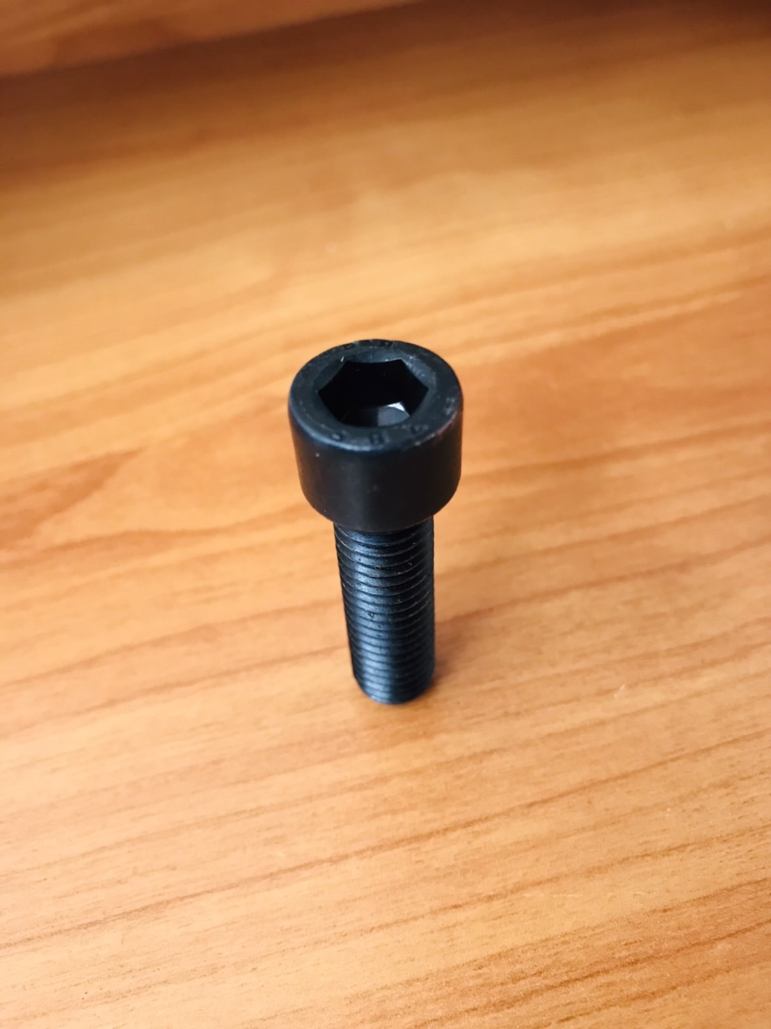 สกรูหัวจมดำ M10 เกลียว 1.5 ยาว 35 มม. (น็อตดำหน้าแปลน) Black Socket Head Screw M10 Thread 1.5 Length 35mm (Black Flange Bolt)#00003
