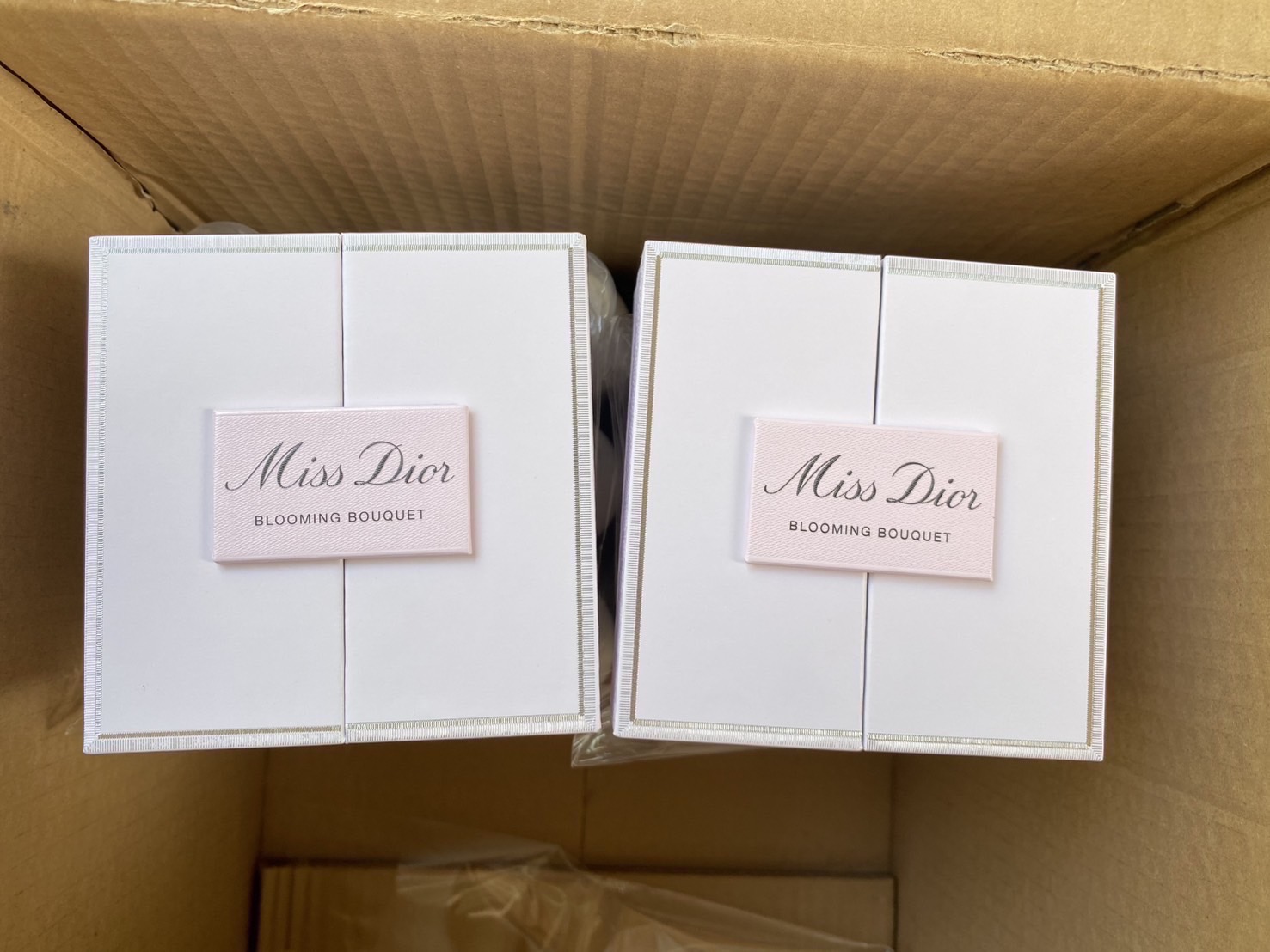 เซต 2 ชิ้น Miss Dior Blooming Bouquet EDT 5ml. + Body Milk 20ml. ขนาดทดลอง