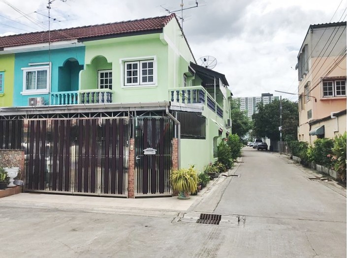 ขายทาวน์เฮ้าส์ หลังมุม ม.วีรวัฒน์ ถ.เพชรเกษม 94 แขวงบางแคเหนือ เขตบางแค กรุงเทพ ใกล้รถไฟฟ้า / พื้นที่ 2 ฃั้น 28 ตารางวก