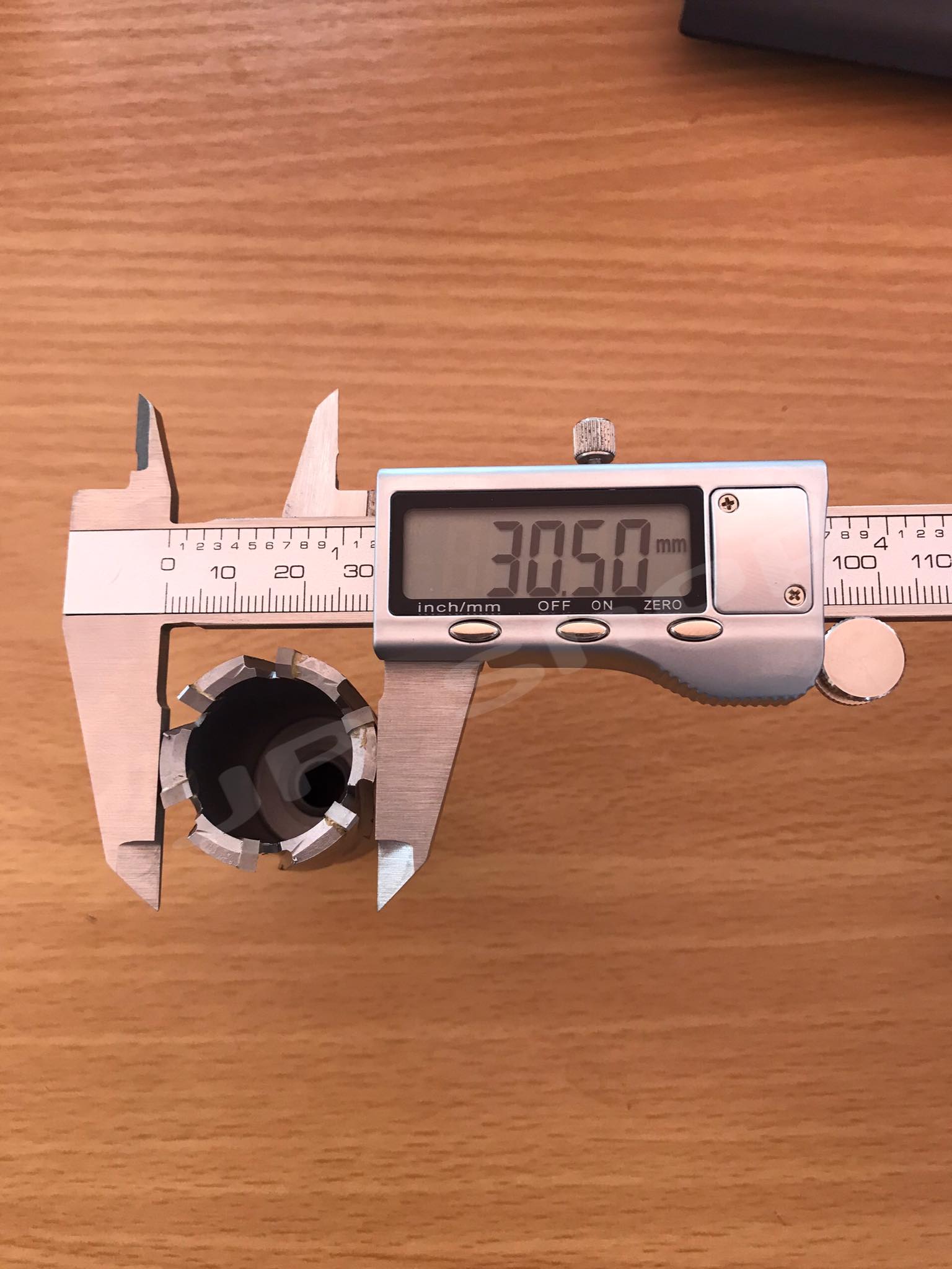 ดอกสว่านเจ็ทบอส แบบโฮลซอว์คาร์ไบสำหรับเจาะเหล็กหนา ด้วยสว่านแม่เหล็กไฟฟ้า ขนาด31*35 มม. #3135