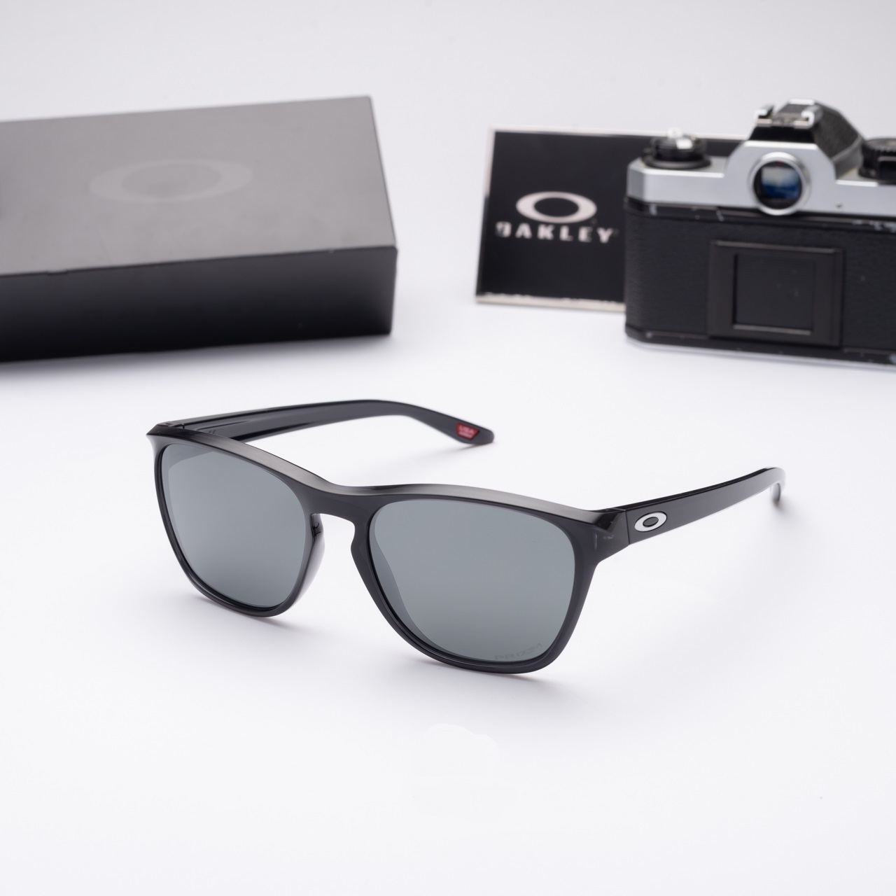 แว่นกันแดด OAKLEY MANORBURN OO9479-02 Black Ink Prizm Black