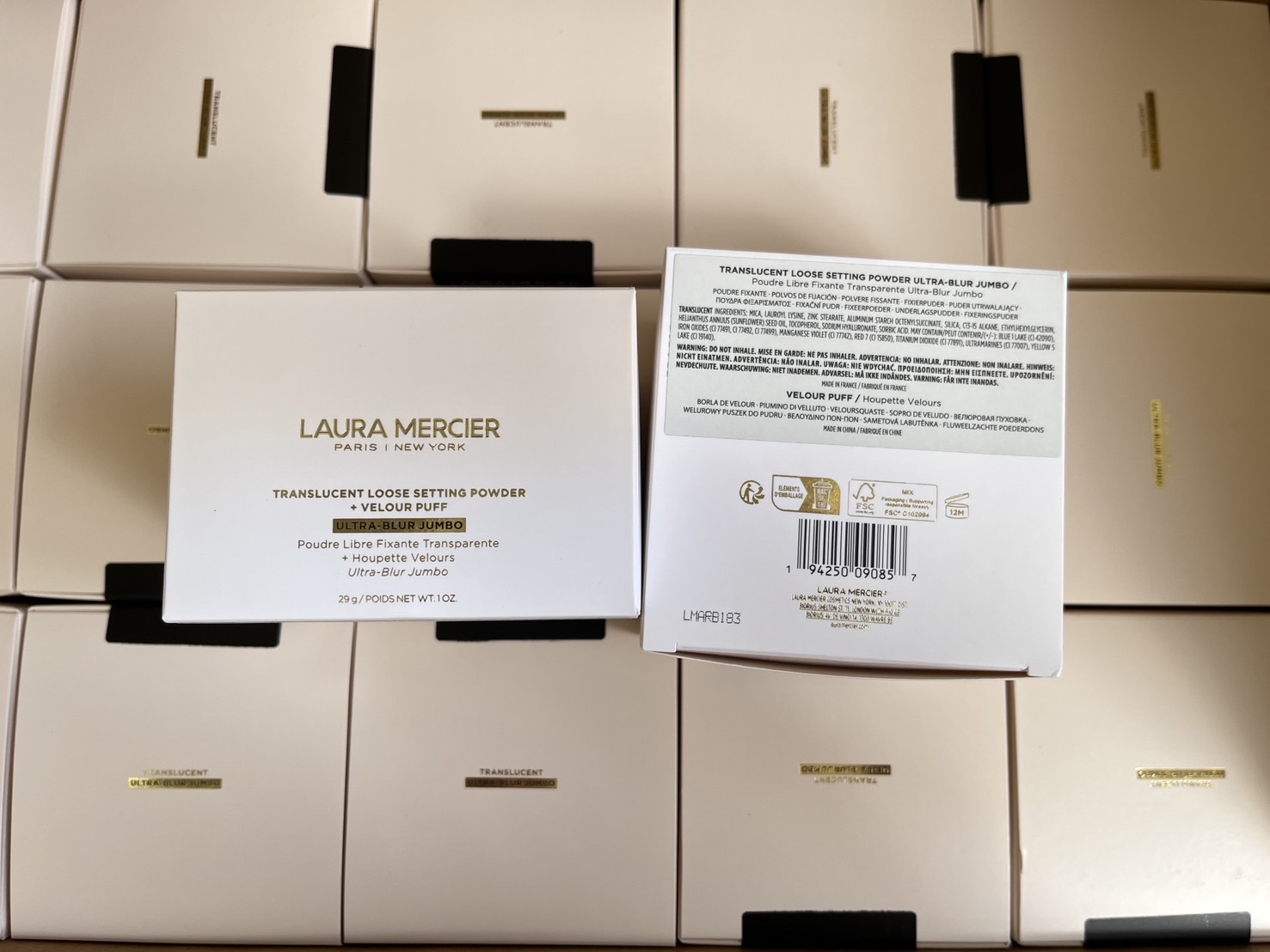 Laura Mercier Jumbo Translucent Loose Setting Powder Ultra-Blur 29g. & Velour Puff เซตแป้งจัมโบ้ + พัฟฟ์ รุ่นเบลอรูขุมขน