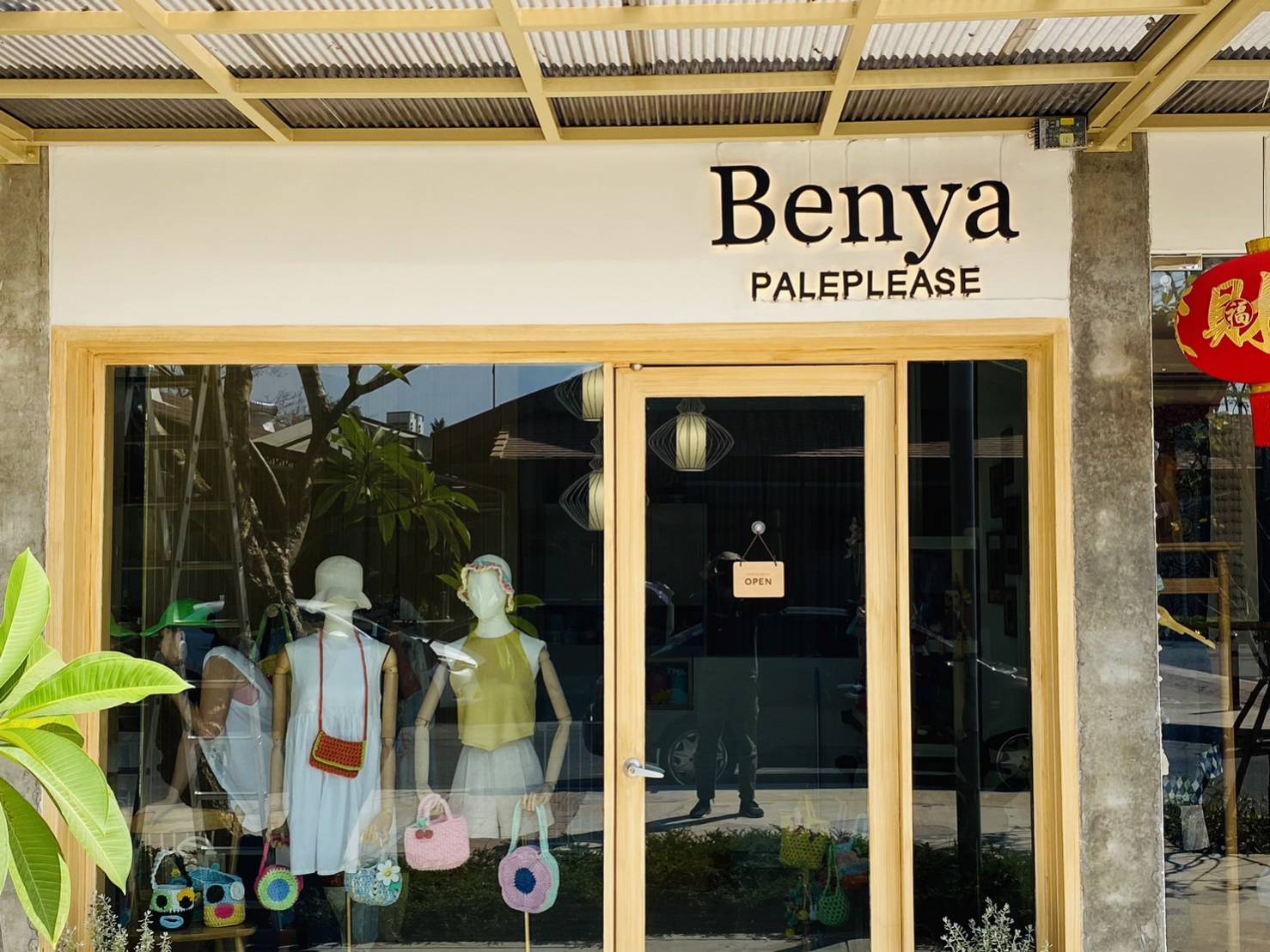 งานติดตั้งป้ายอักษรซิงค์ไฟออกหลัง ยกขอบ 2cm ขนาด 96x42cm