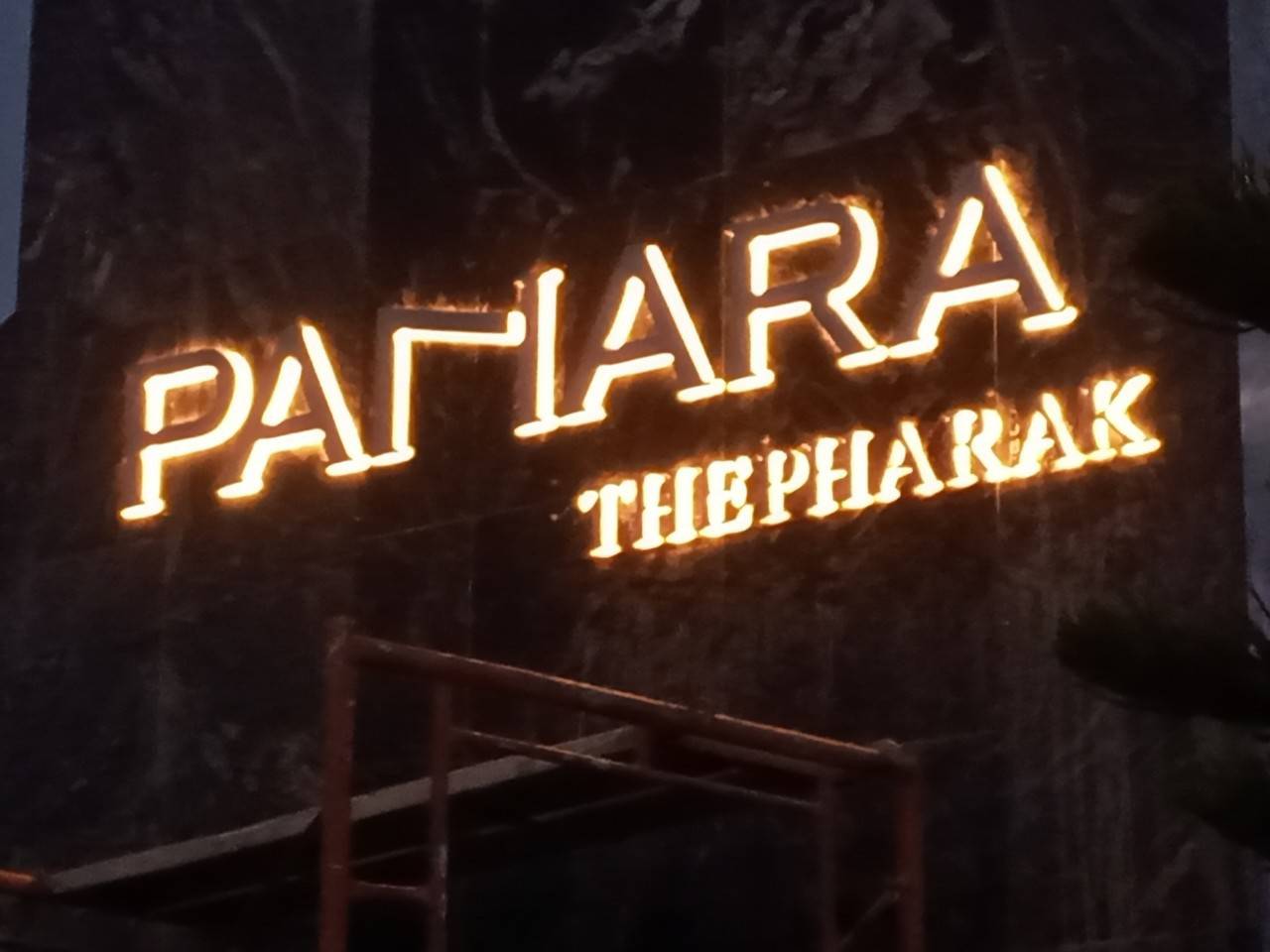 ป้ายอักษรซิงค์ทำสีไฟออกหลัง โลหะสแตนเลสแฮร์ไลน์ สแตนเลสหน้าทองไฟออกหลัง