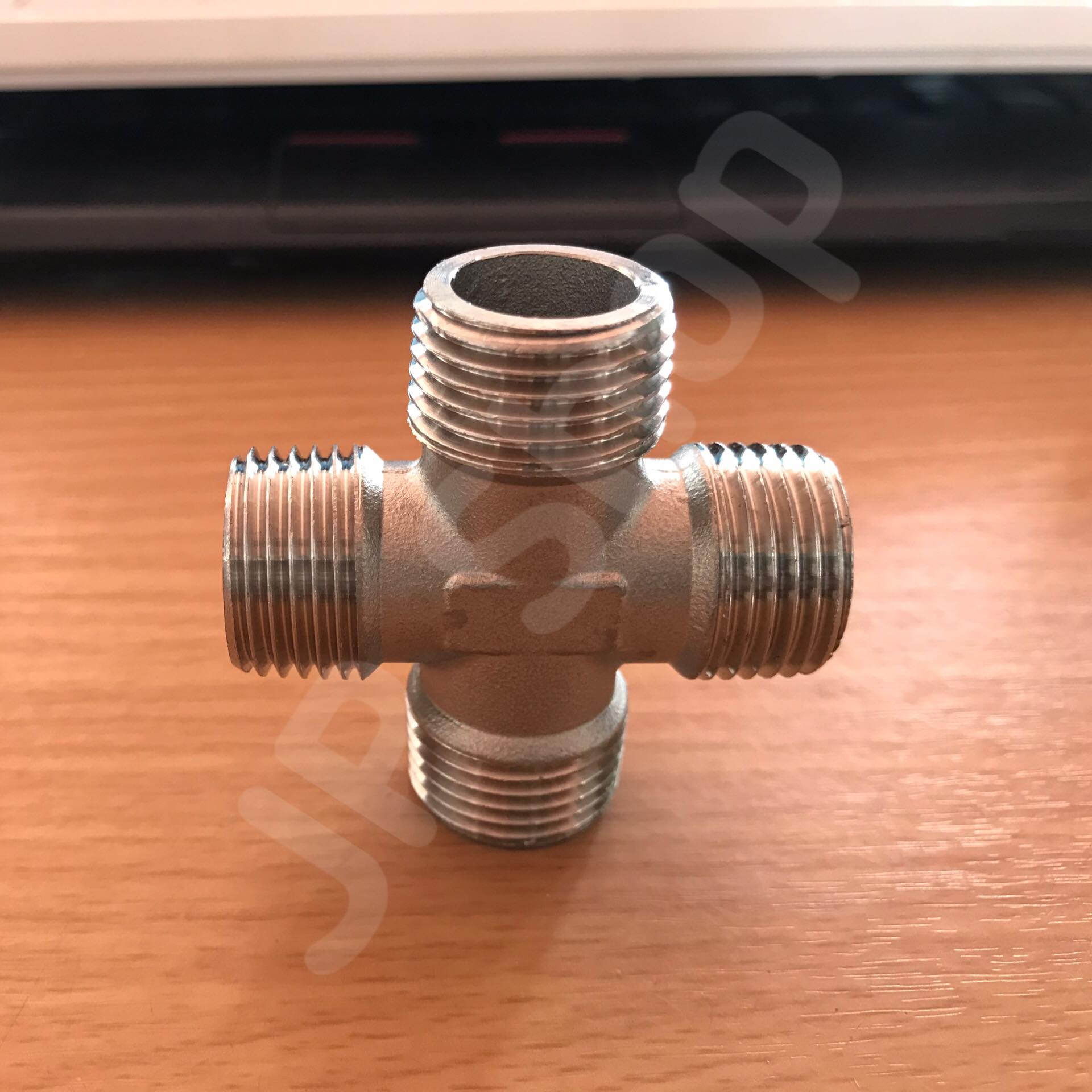 สี่ทางสแตนเลสเกลียวนอก NPT 4 หุน (12 มม.) ราคาต่อ1 ชิ้น #6095