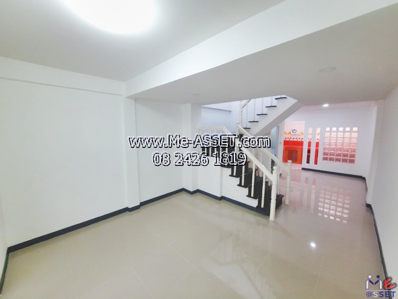 ขายทาวน์เฮ้าส์รีโนเวทใหม่ ใกล้ตลาดมนวดี รถไฟฟ้าสายสีม่วงสถานีคลองบางไผ่ ย่าน บ้านกล้วยไทรน้อย พิมลราช บางบัวทอง แถมเฟอร์นิเจอร์ตกแต่งมูลค่า 50,000 บาท : มบ.นริศา : 2 ชั้น 16 ตร.วา