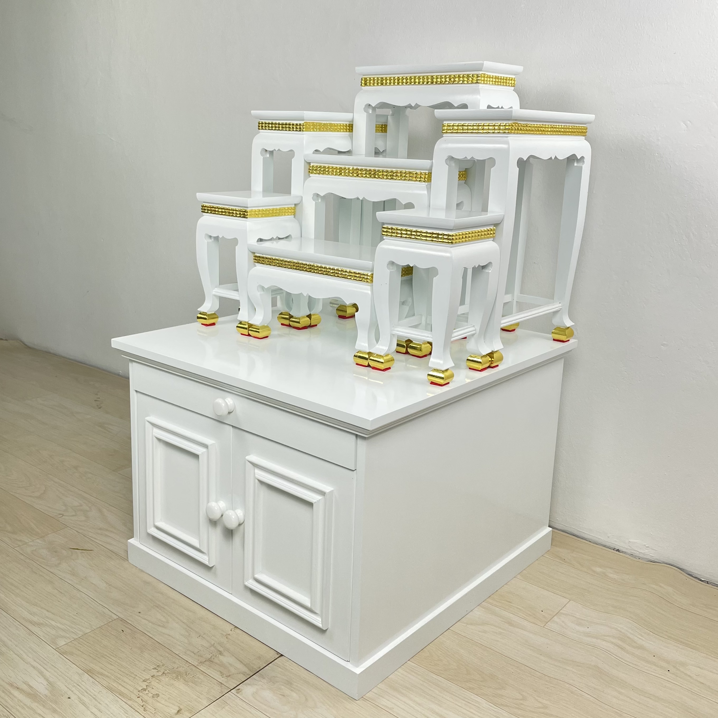 ตู้พระพร้อมโต๊ะหมู่ 7 หน้า 6 พิกุลขาว