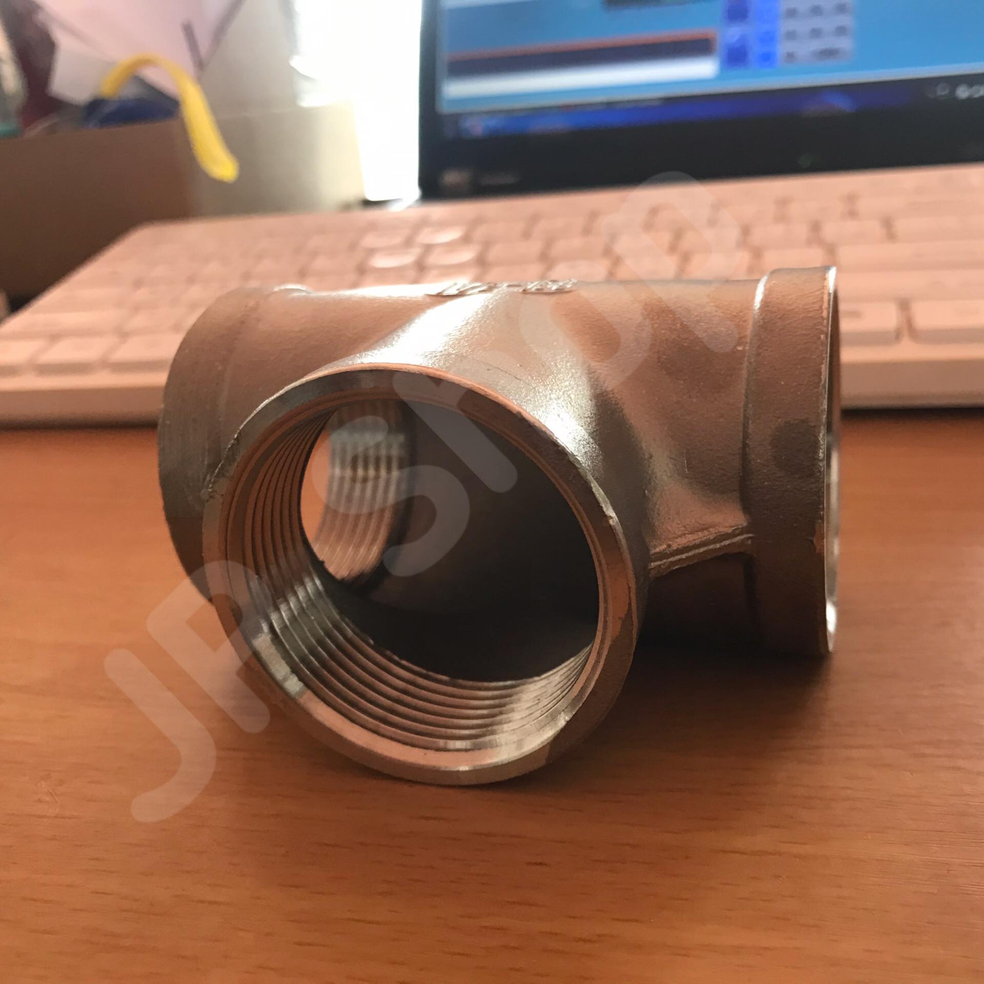 ข้อต่อสามทางสแตนเลส 304 ขนาด 1 1/2( Stainless Steel Tee 304, 1.5" Female Thread (Tee F/F/F) #2853