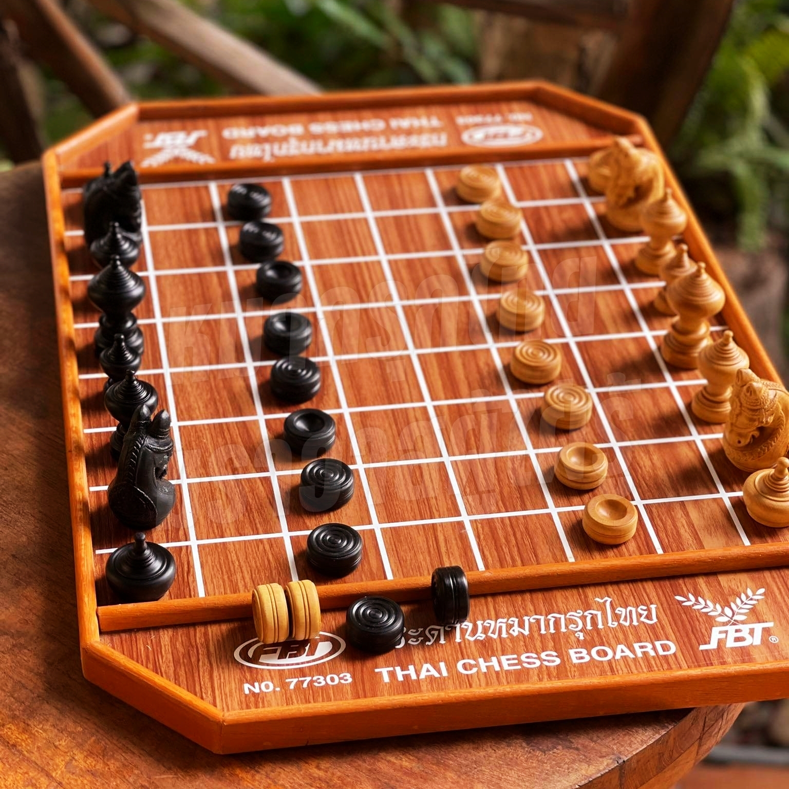 ตัวหมากรุกไทยไม้เนื้อแข็งแบบโบราณ