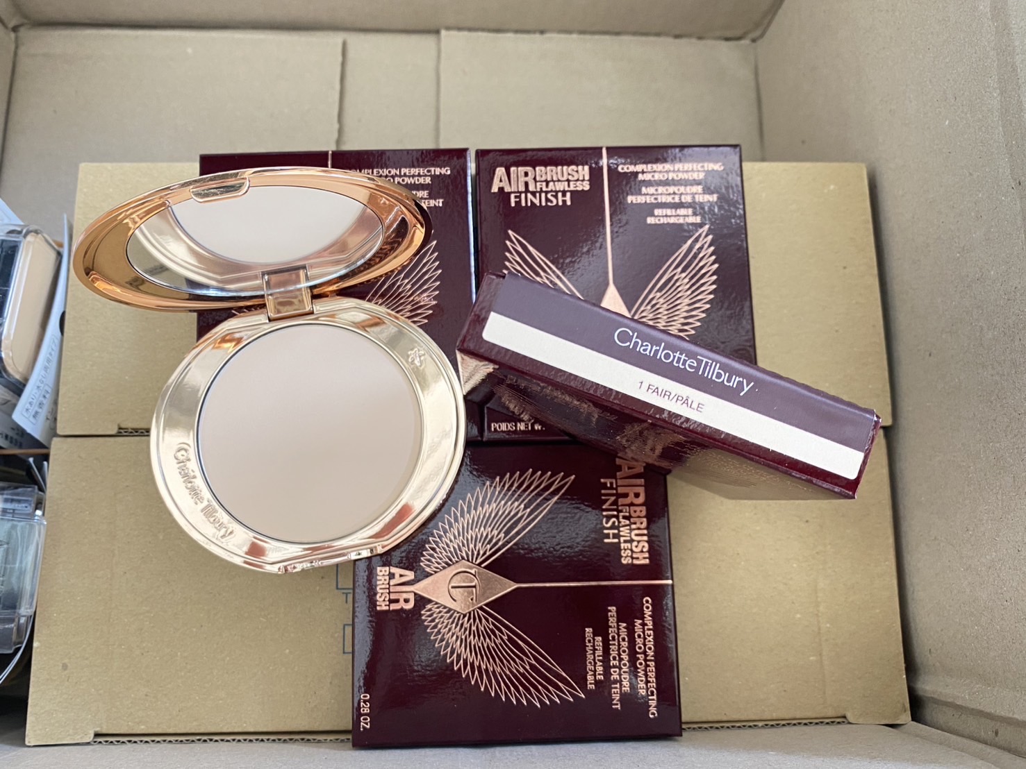 Charlotte Tilbury Airbrush Flawless Finish 8g. แป้งอัดแข็ง ในตำนาน