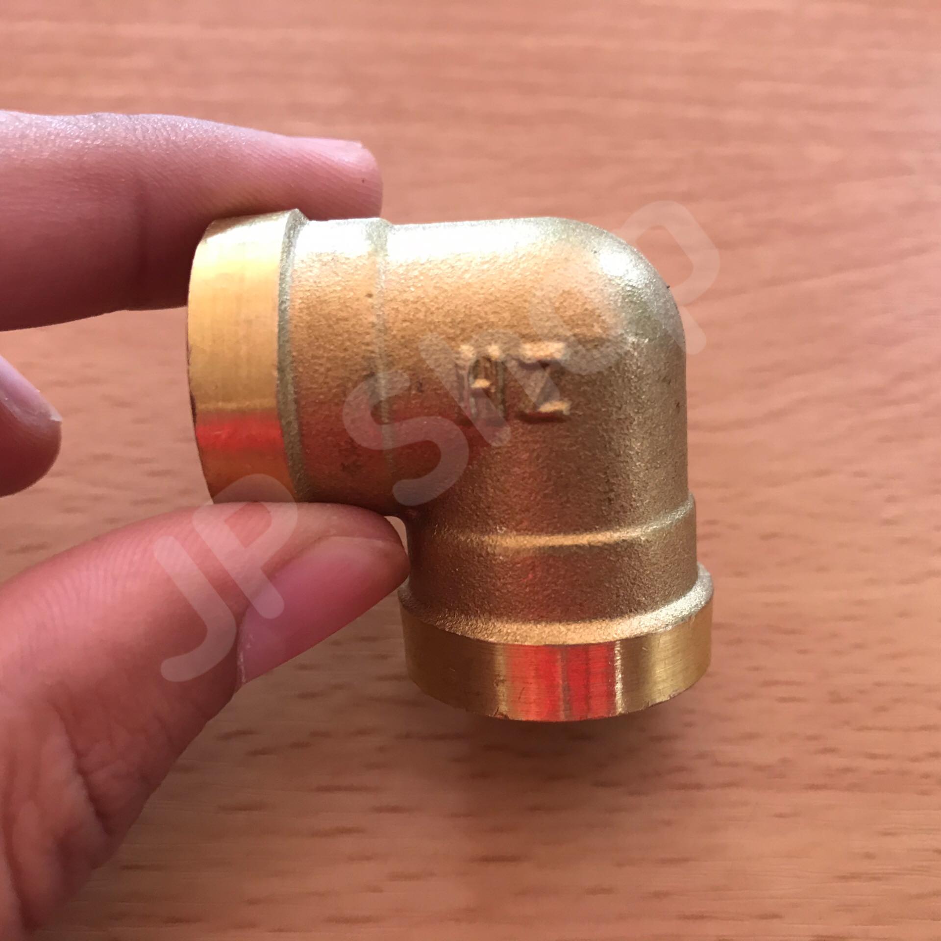 ข้องอทองเหลืองเกลียวในขนาด 4 หุน ข้องอ ทองเหลือง เกลียวใน ข้อต่อ#2354