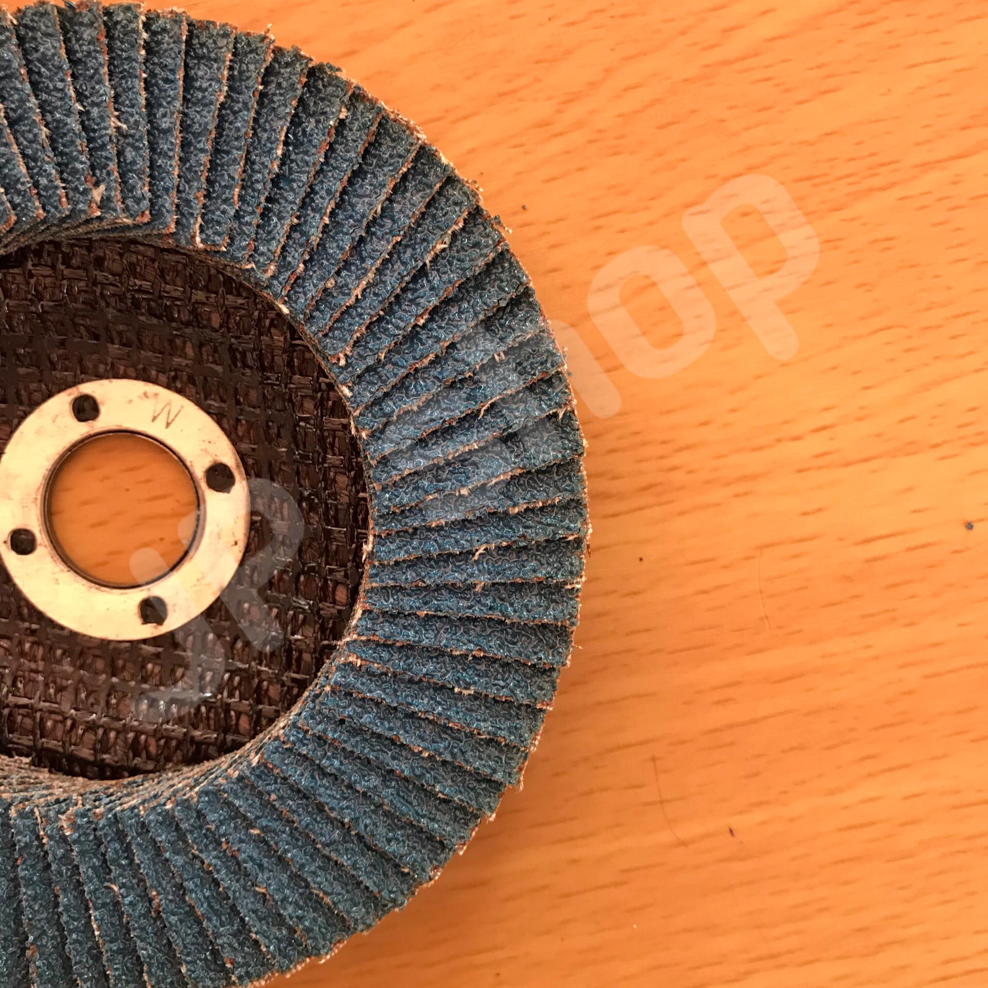 กระดาษทราย เรียงซ้อนเบอร์40 ขนาด 4 นิ้ว สำหรับงานขัดไม้ สแตนเลส เหล็ก ส่งของเร็วมาก #7256