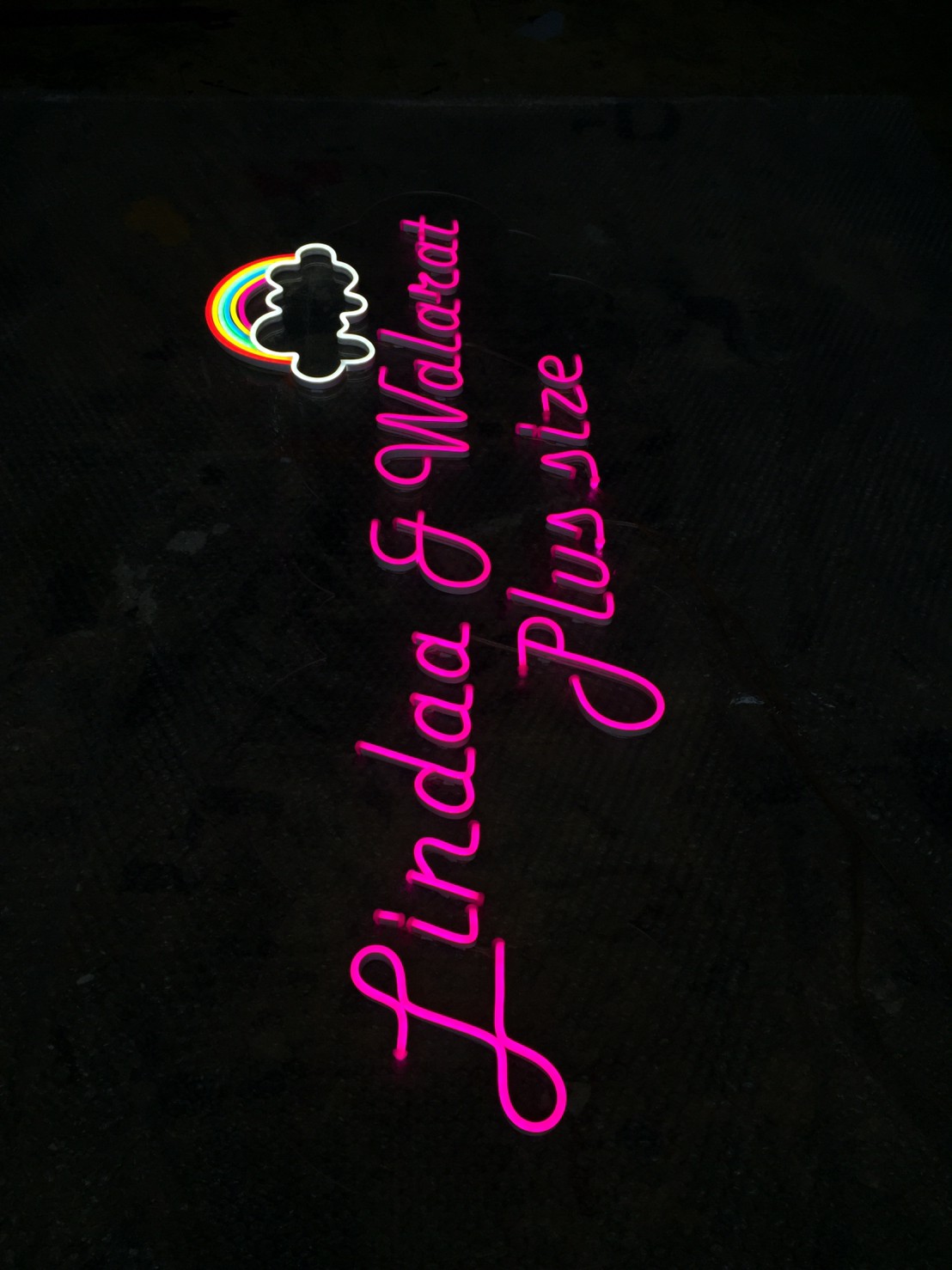 ไฟนีออน เฟค