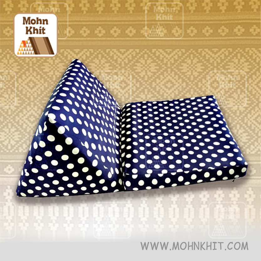 หมอนสามเหลี่ยม 15 ช่องติดเบาะ1 พับ ปลอกสวมซิป ลายจุด 57cmx76cmx36 cm Triangle Khit Thai Floor Cushions Traditional 15 holes with 1 part of mattress.
