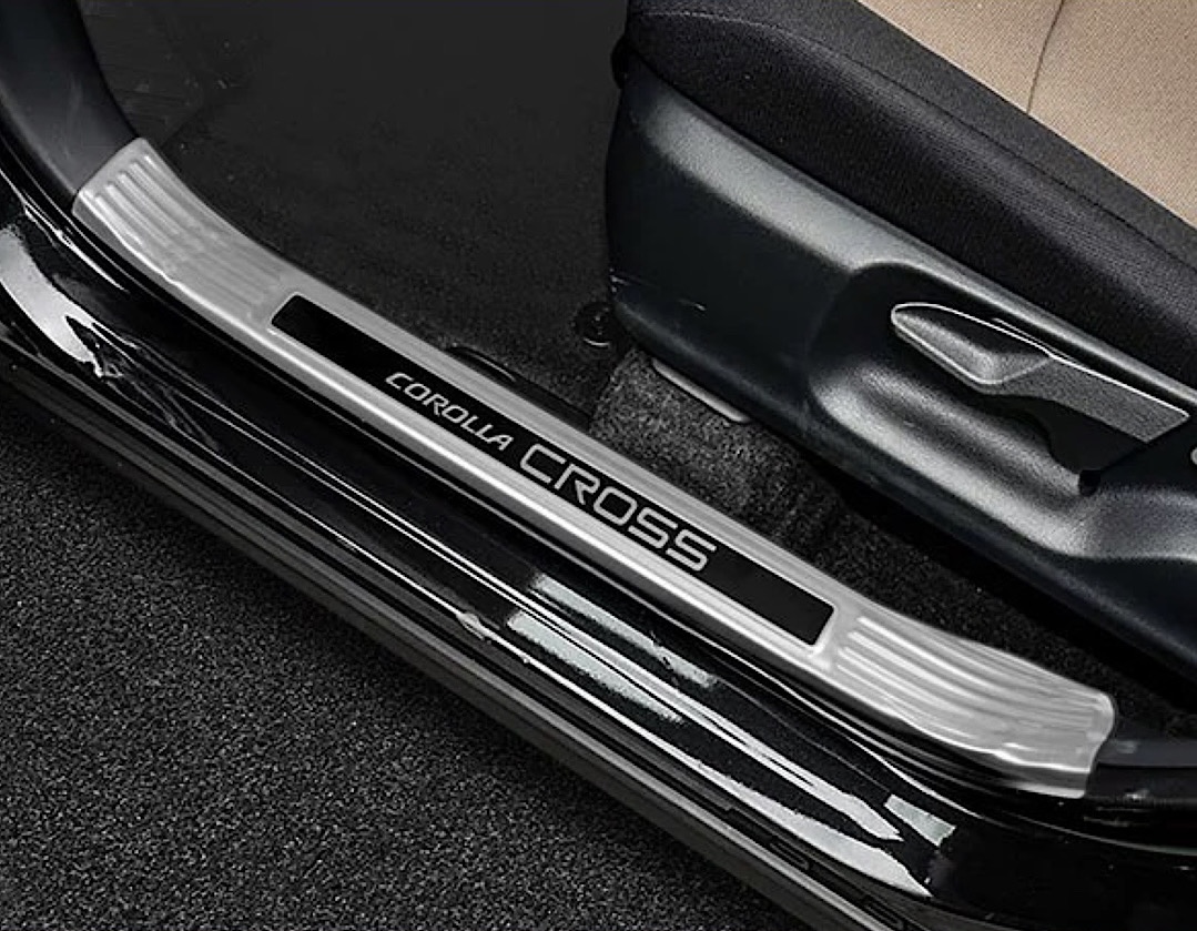 คิ้วบันได สคัฟเพลท ด้านใน Corolla Cross 4 ชิ้น V.2