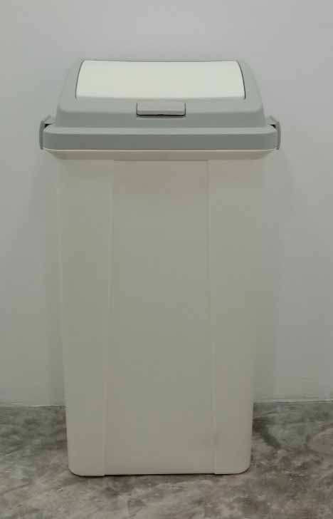 ถังขยะทรงเหลี่ยม พลาสติก ฝากดสวิง 45 ลิตร