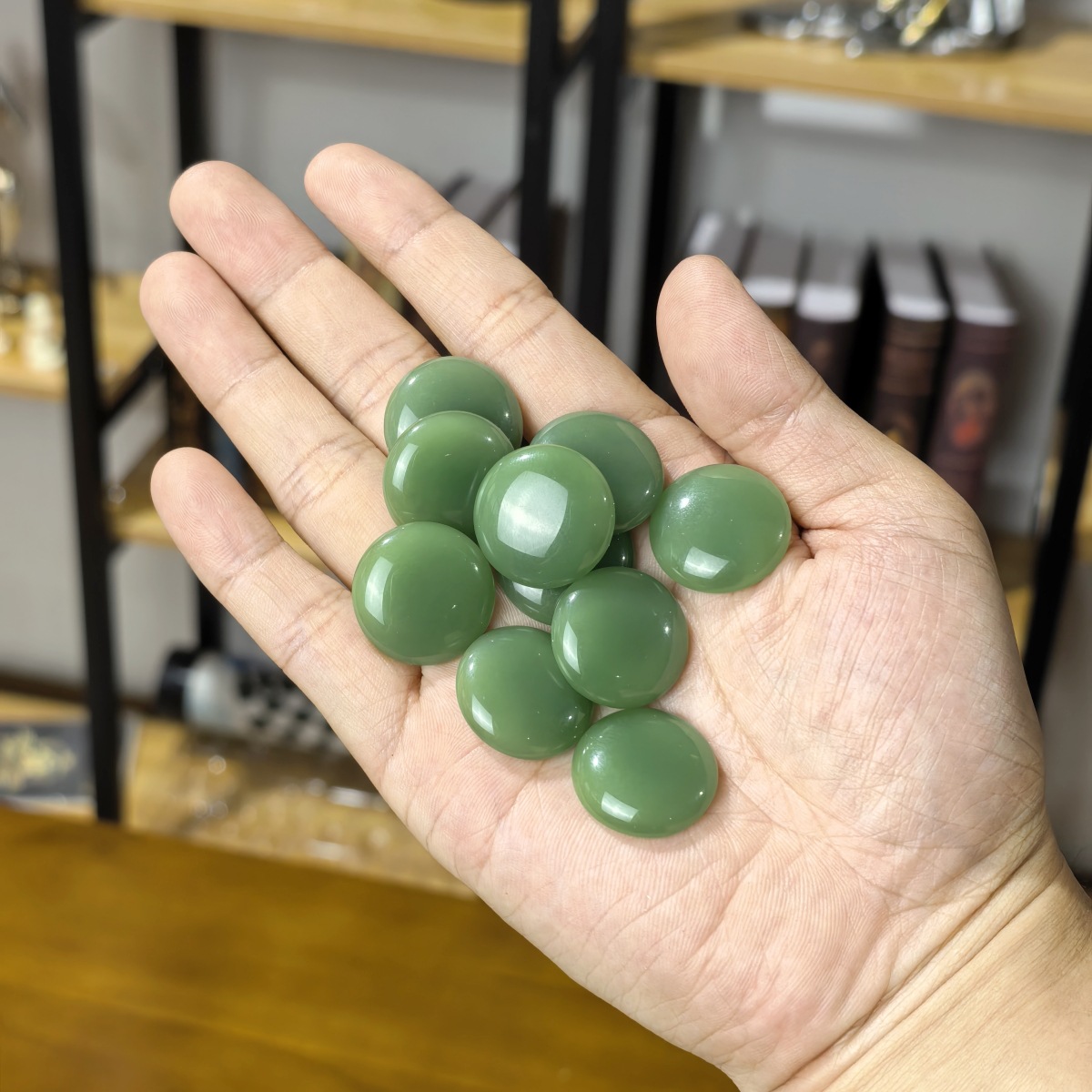 เม็ดหมากล้อมเซรามิกจีนสีเขียว Ceramic Go Stones (นูน1ด้าน)