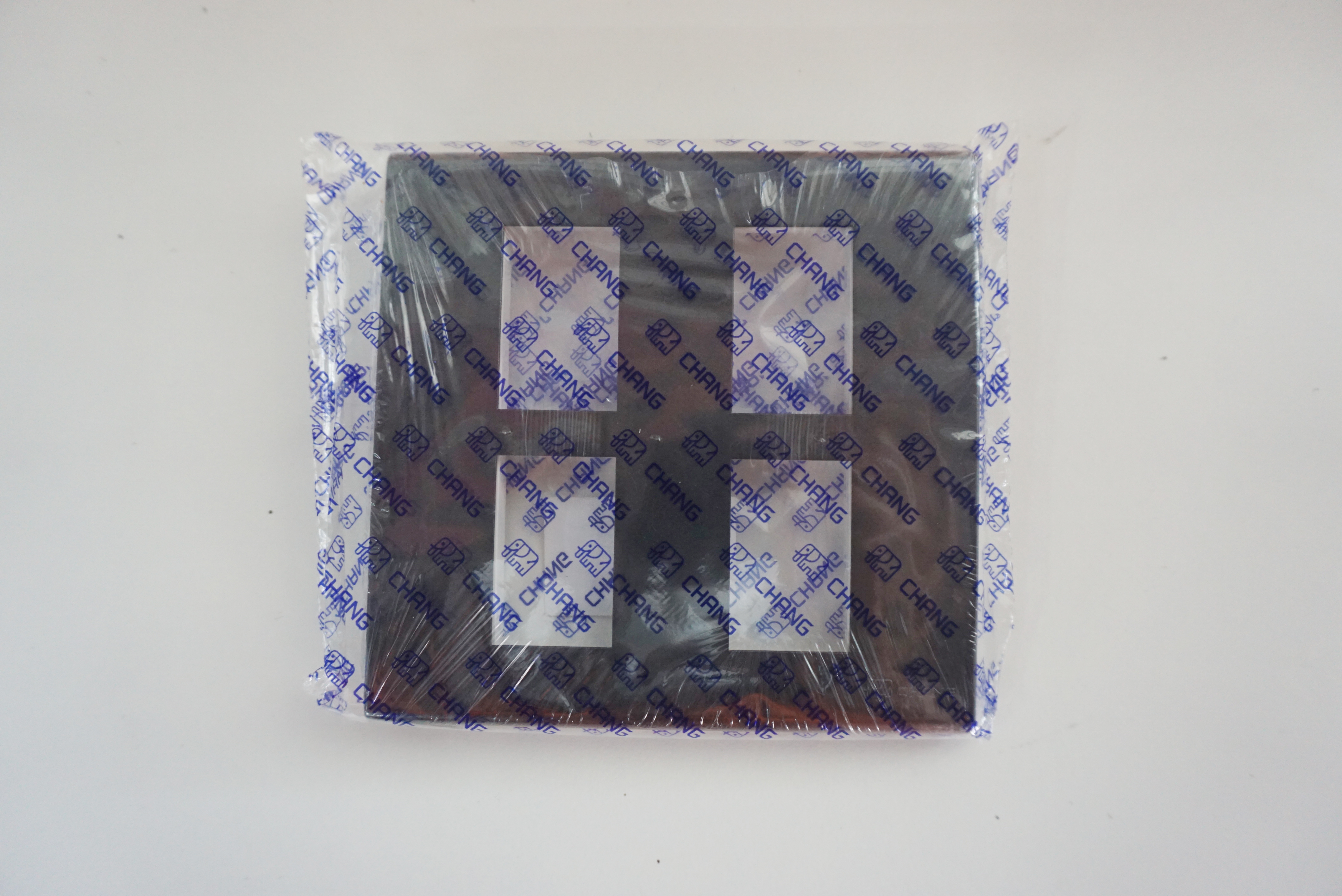 หน้ากาก4ช่อง FA-204C-BK สีดำ CHANG