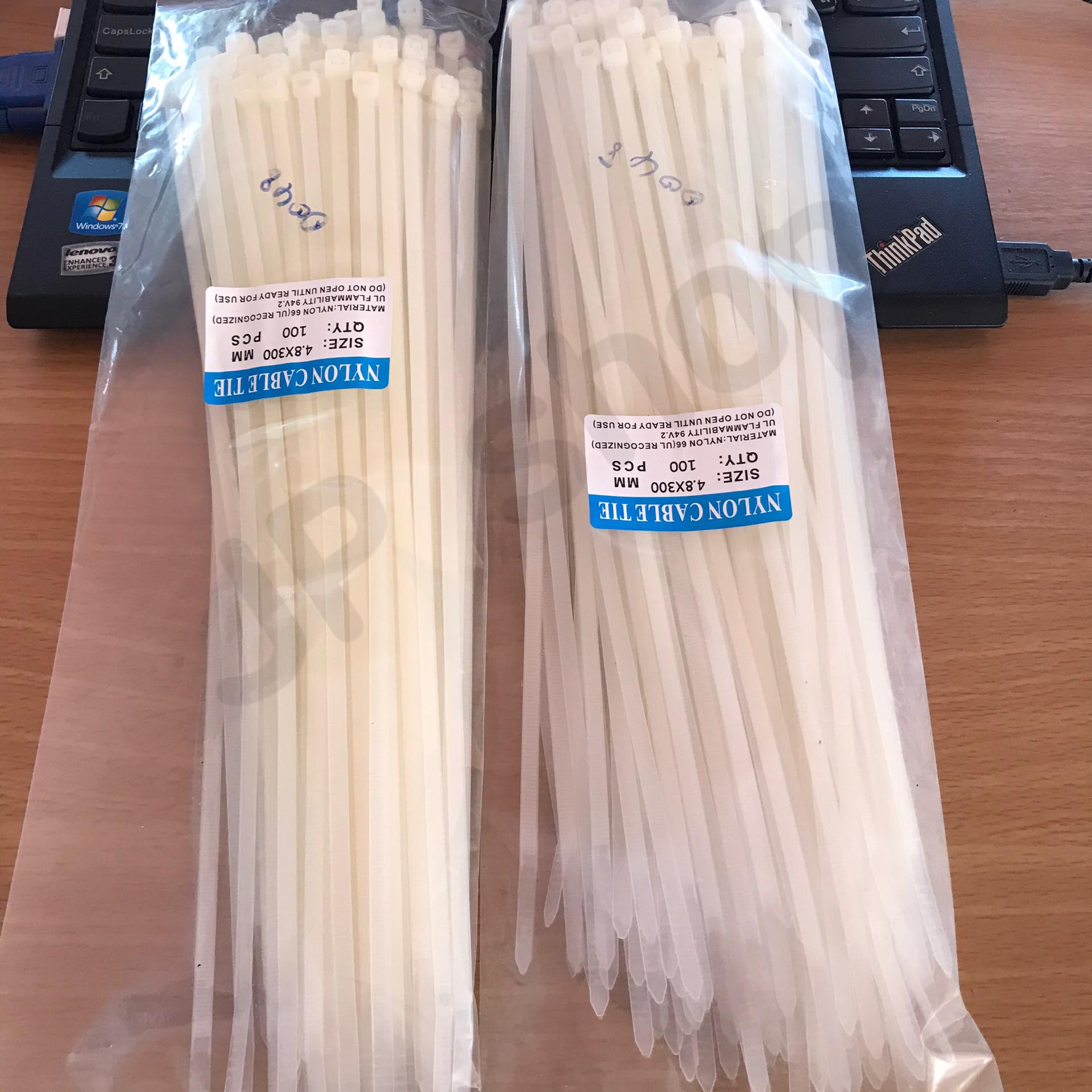 สายรัด CABLE TIE เคเบิ้ลไทร์ 12นิ้ว เหมาะสำหรับนำไปใช้งานต่าง ๆ อาทิเช่น เคเบิ้ลไทร์ใช้รัดสายไฟ, สายแลน (LAN), สายโทรศัพท์, สายสัญญาณ, สายเคเบิ้ลให้เรียบร้อย โกดังในไทย สั่งปุ๊บส่งปั๊บ