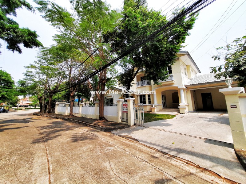 ขายบ้านเดี่ยว ม.นันทวัน (วงแหวน-รัตนาธิเบศร์) ถ.ตลิ่งชัน-สุพรรณบุรี ต.เสาธงหิน อ.บางใหญ่ นนทบุรี ต้นโครงการ ตรงข้ามสวนสาธารณะ / พื้นที่ 2 ชั้น 151 ตารางวา