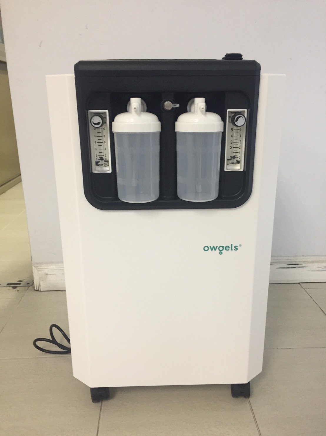 เครื่องเพิ่มความเข้มข้นของออกซิเจน 10 ลิตร ชนิดพ่นละอองยาได้ ยี่ห้อ Owgels รุ่น OZ-5-01GW0