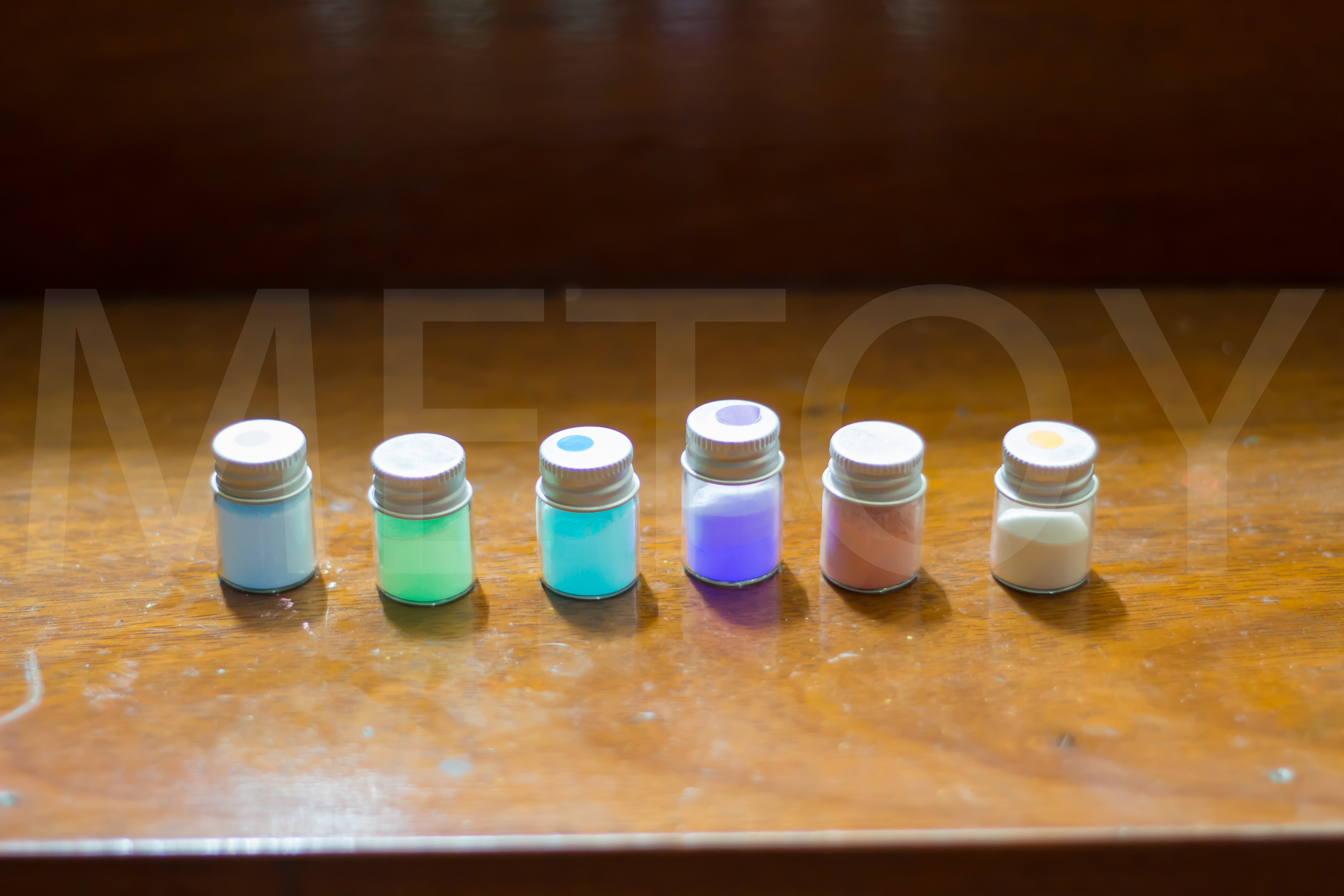 ผงเรืองแสงความสว่างสูง