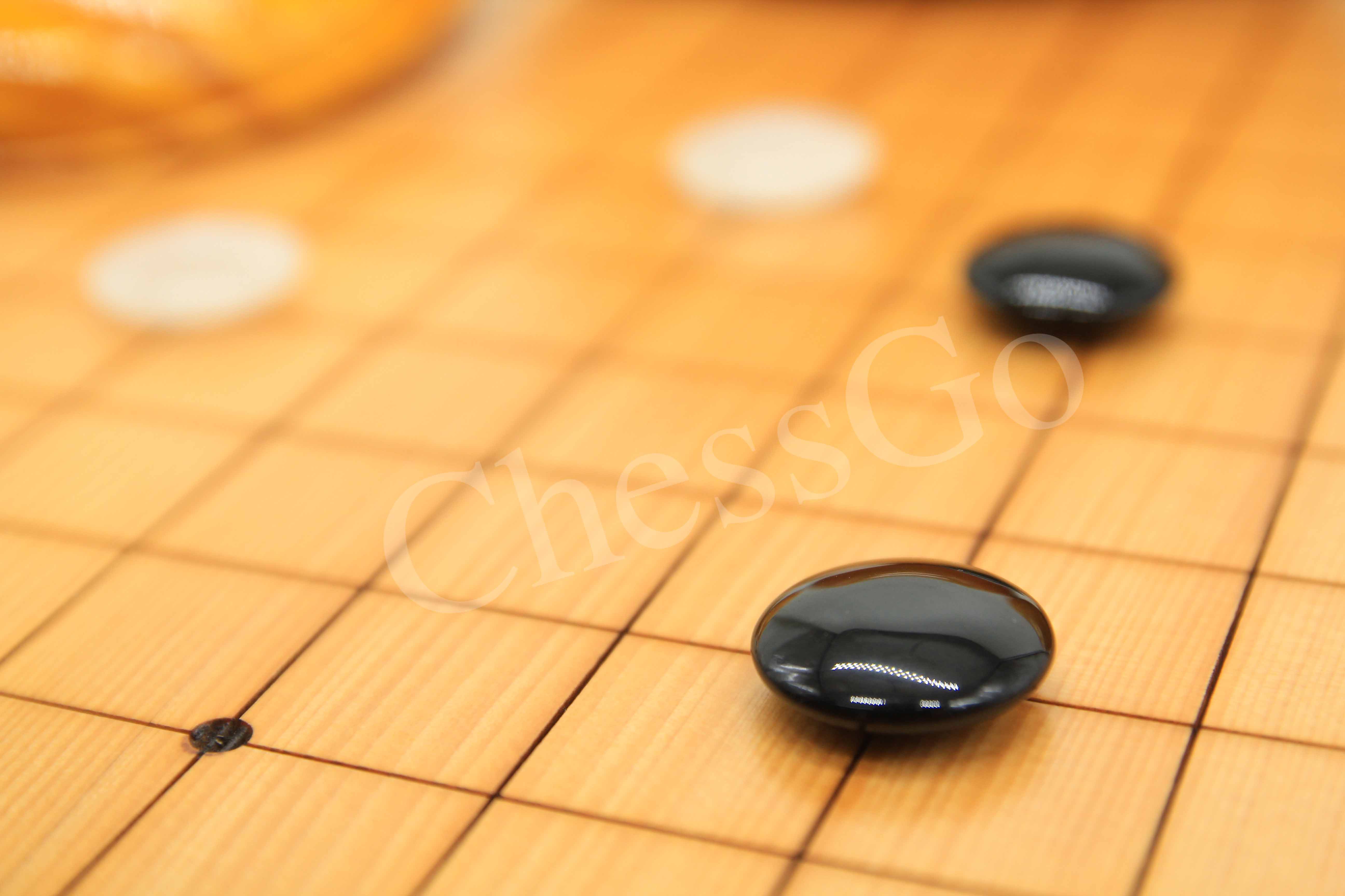 ชุดหมากล้อมไม้ขาบัว(เม็ดหินมโนราagate/โถไม้yellow spruce)