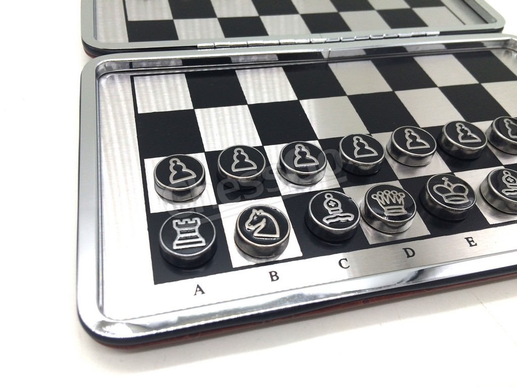 หมากรุกสากลแม่เหล็กมินิแบบเหล็ก