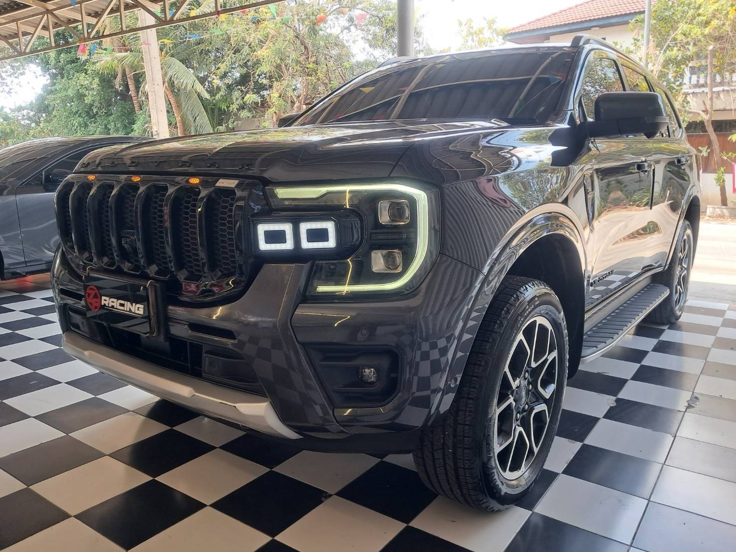 กระจังหน้าฟอร์ด Everest Next Gen รุ่น Victor