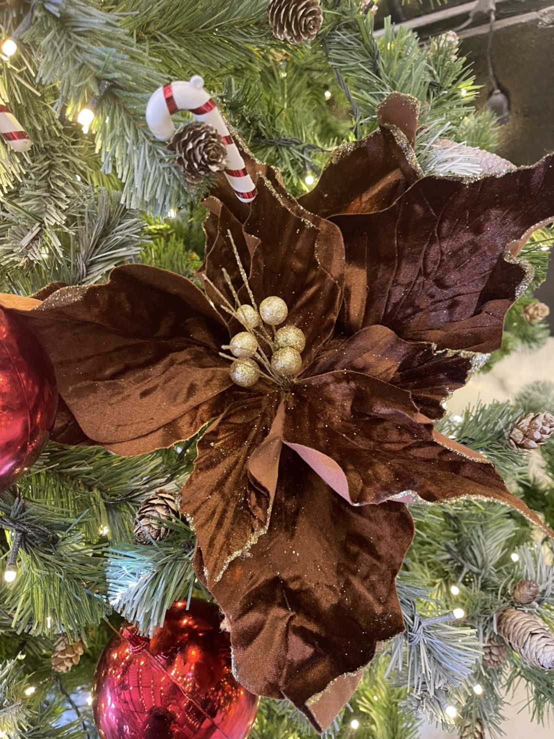 ต้นคริสต์มาสแต่งธีมสี