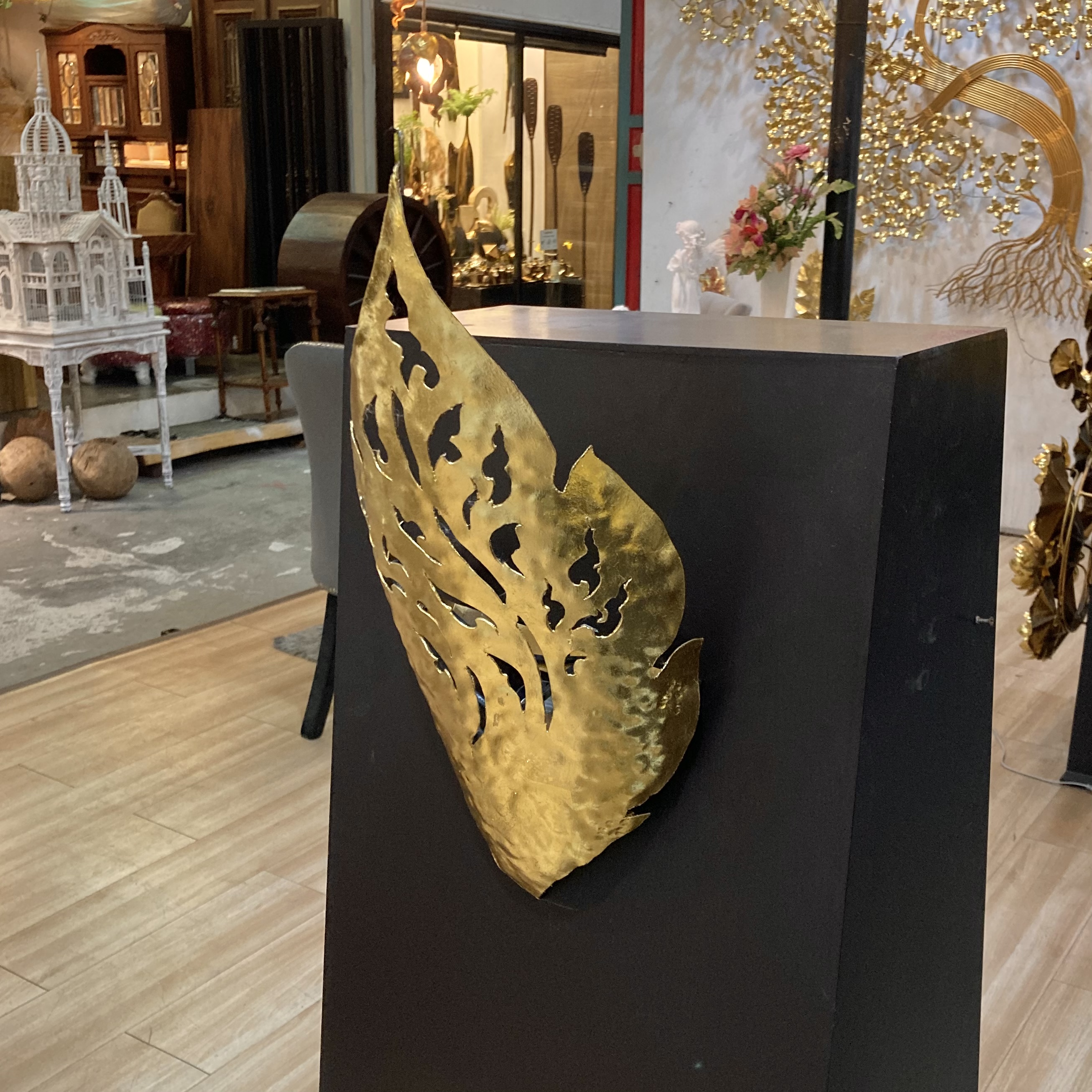 โคมไฟลายกนก (20x45 cm)