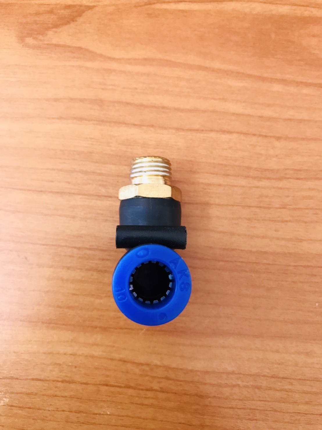 ข้อต่อลมฟิตติ้ง PL 10-02 ฟิตติ้งสายลม 10 มม. เกลียวนอก 2หุน #1002