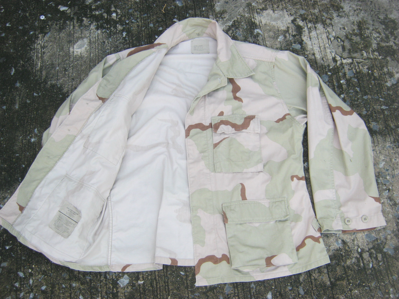 เสื้อ ทหารสหรัฐ ลายพรางสามสีรุ่นทดลองใช้งานใน สงครามอ่าว