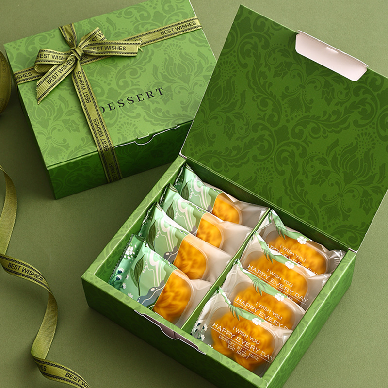 กล่องใส่ขนมลายไทย GG เขียว *new size* (แพค 5 ใบ)