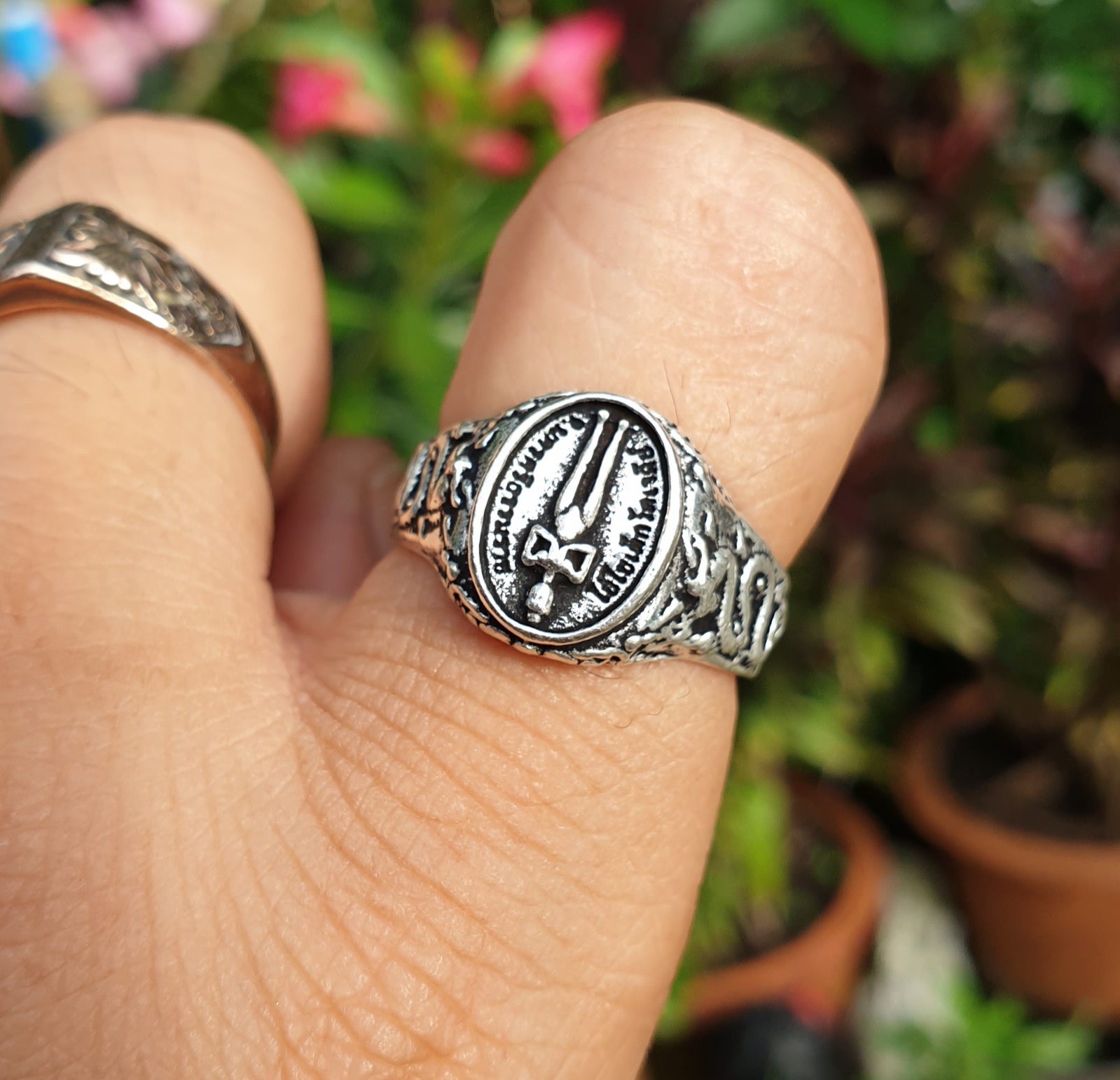 แหวน ไอ้ไข่ รับประกัน เงินแท้ 92.5% หนัก1บาท พร้อมกล่อง มี4ขนาดให้เลือก 7 8 9 10. +++แถมฟรีผ้ายันต์ +++ปลุกแสกให้แล้ว