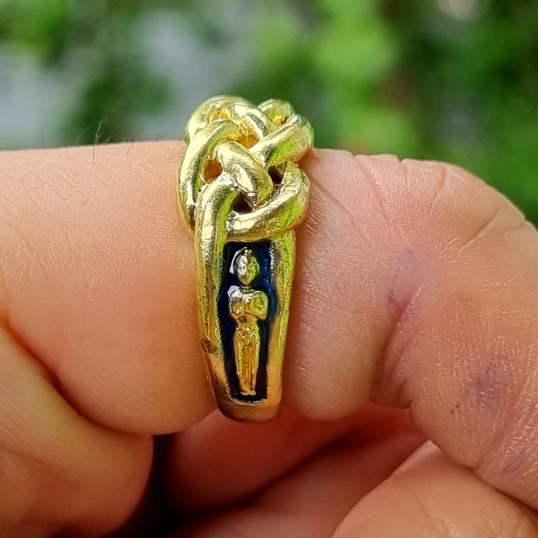 แหวน พิรอด ไอ้ไข่ เด็กวัดเจดีย์ มี4สีให้เลือก แดง เขียว น้ำเงินและทองล้วน วัสดุทองเหลือง ปรับขนาดได้ 8-11(57-65) สำเนา