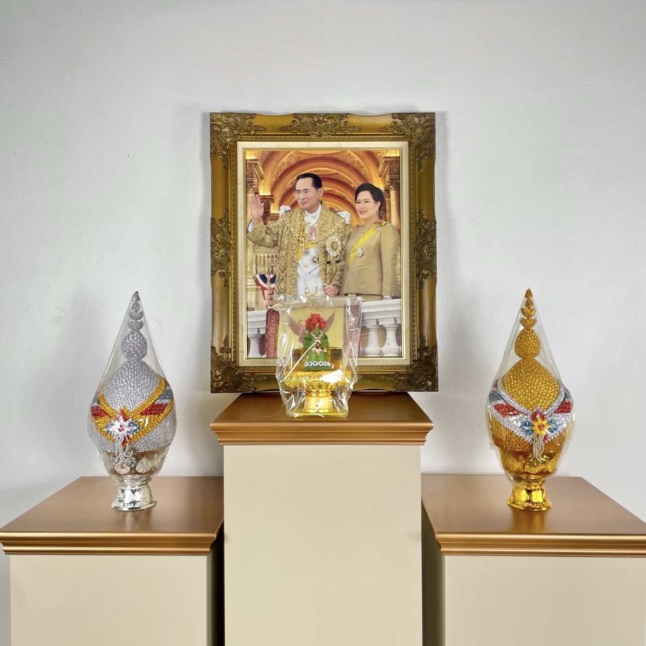 แท่นถวายพระพร สีครีมท็อปพิงก์โกลด์