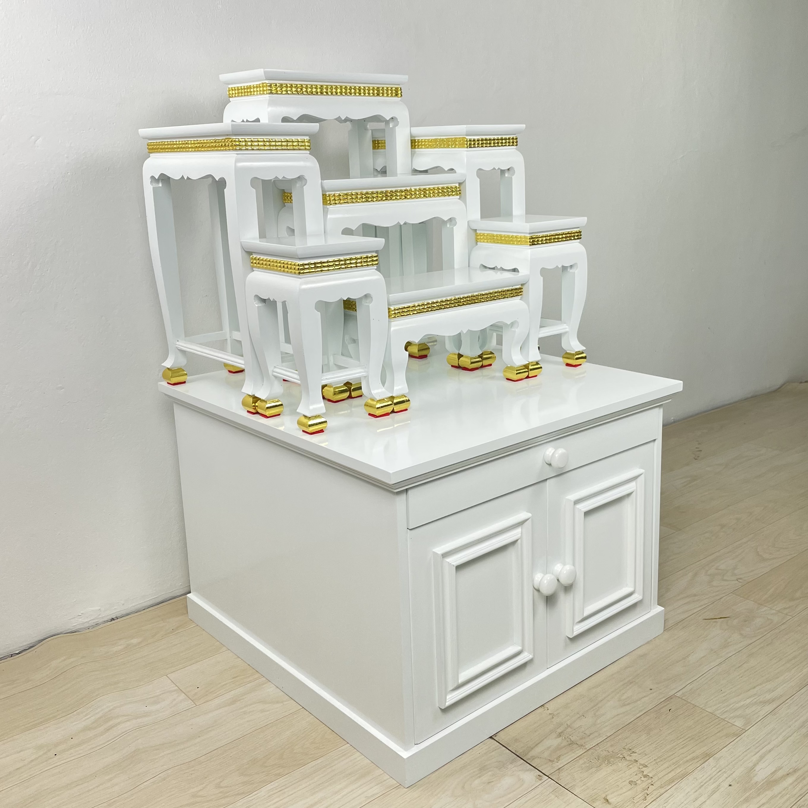 ตู้พระพร้อมโต๊ะหมู่ 7 หน้า 6 พิกุลขาว