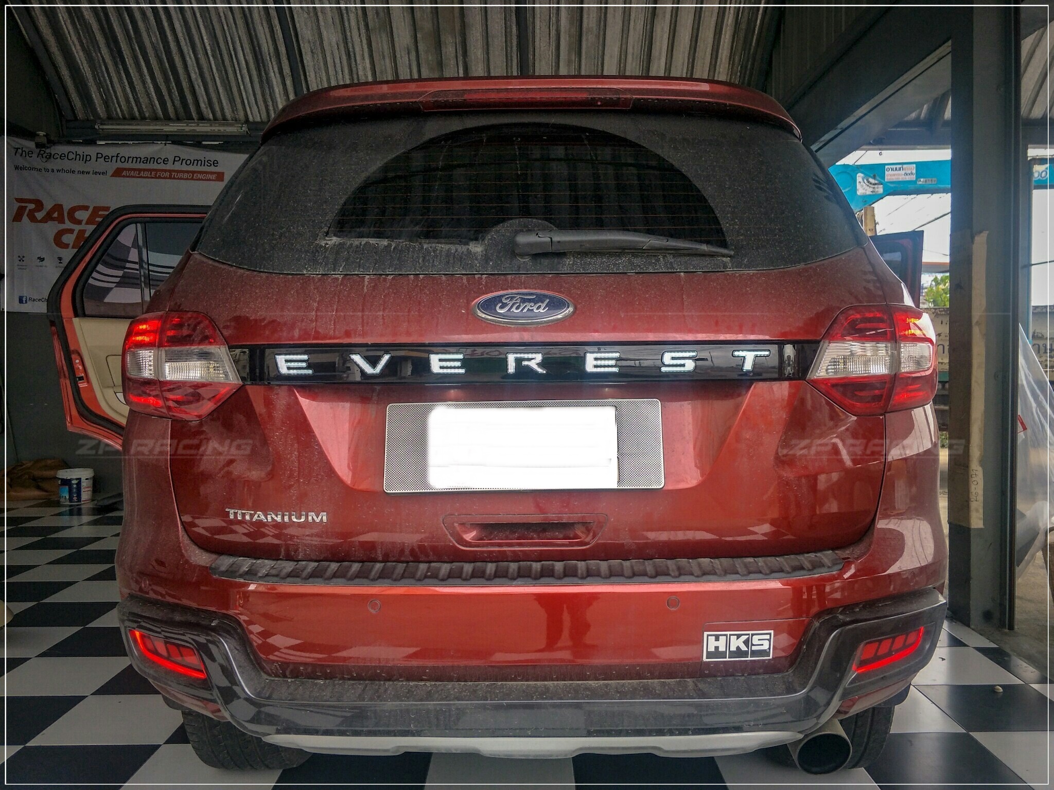 ครอบฝากระโปรงท้าย มีไฟ LED