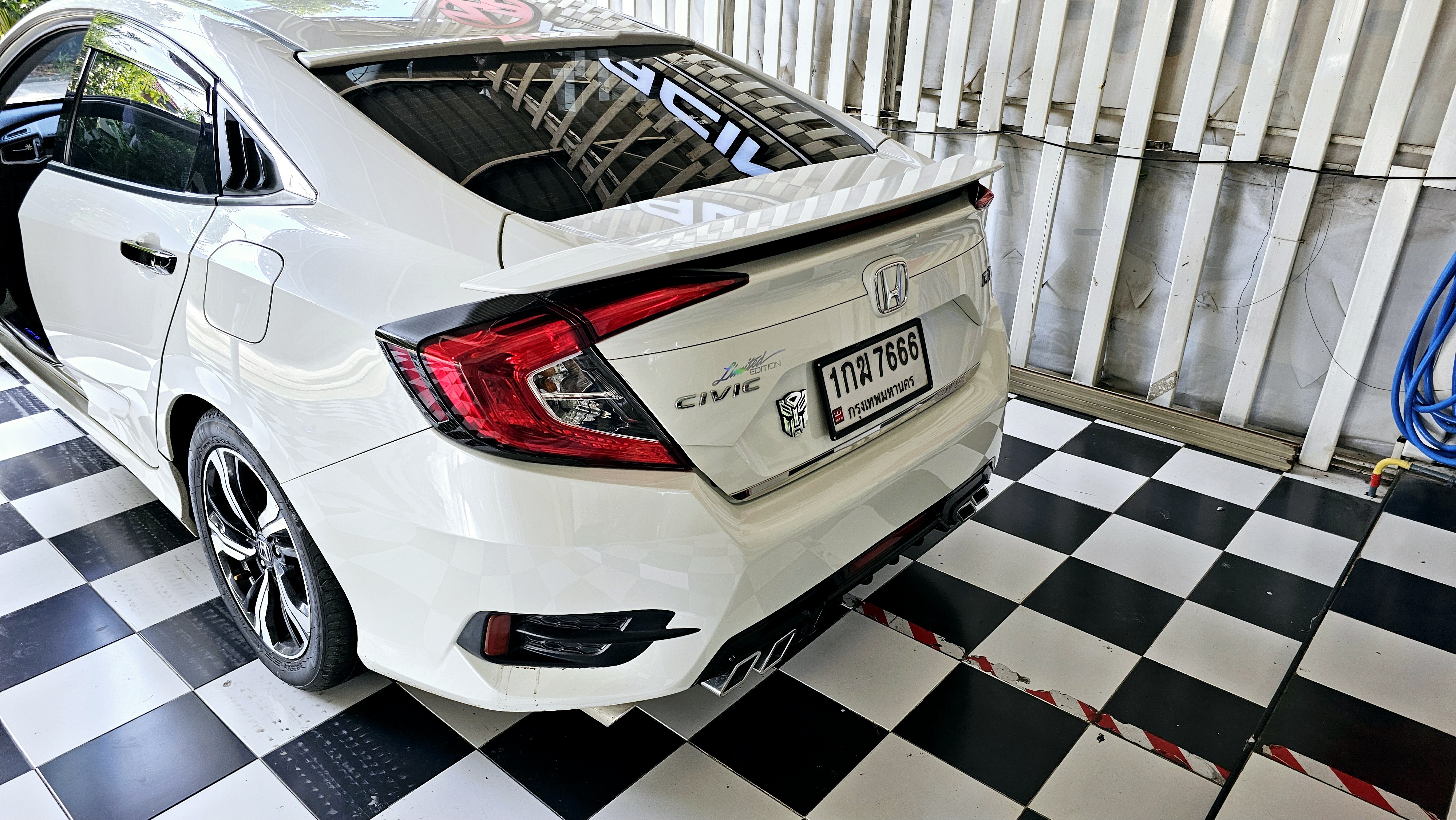 สปอยเลอร์ RS สำหรับ CIVIC FC พร้อมไฟเบรก LED รับประกันงานติดตั้ง 5 ปี