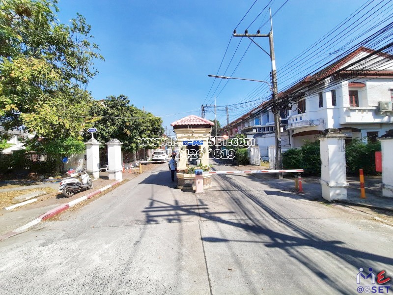 ขายทาวน์เฮ้าส์ รีโนเวทใหม่ ย่าน คูคต ลำลูกกา คลอง2 ปทุมธานี : บุศรินทร์ 2 : 2 ชั้น 21.2 ตารางวา