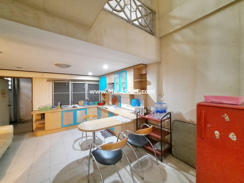 ขายทาวน์โฮม 3 ชั้น 18 ตรว ม.พรบดินทร ถ.นวมินทร์ 157 เขตบึงกุ่ม กรุงเทพฯ / การเดินทางสะดวกสามารถเข้า-ออกได้หลายเส้นทาง อาทิ ซอยนวลจันทร์ 36, 56, 157