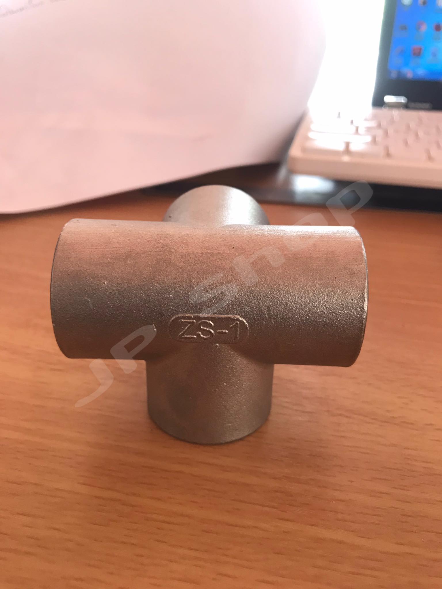 ข้อต่อสี่ทางเกลียวใน ขนาด1นิ้ว สแตนเลส304 #17535