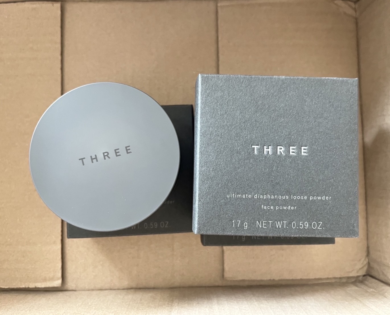 THREE Ultimate Diaphanous Loose Powder 17g เบอร์ 01 Translucent แป้งฝุ่นเนื้อละเอียด